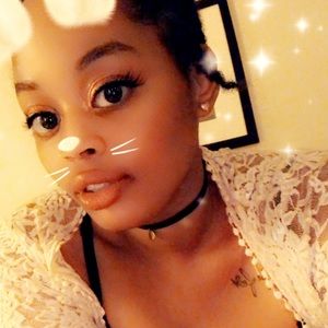 Meet your Posher, Desiree